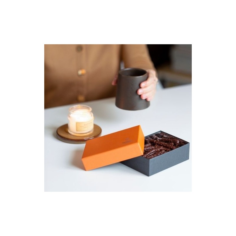 Ballotin de chocolat-Orange-Orange de Navel-Oranges enrobées -Chocolat noir- grain de nougatine - Coffret cadeau Ballotin de chocolat-Orange-Orange de Navel-Oranges enrobées -Chocolat noir- grain de nougatine - Coffret cadeau