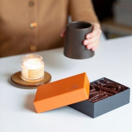 Ballotin de chocolat-Orange-Orange de Navel-Oranges enrobées -Chocolat noir- grain de nougatine - Coffret cadeau Ballotin de chocolat-Orange-Orange de Navel-Oranges enrobées -Chocolat noir- grain de nougatine - Coffret cadeau