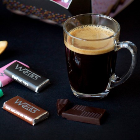 Napolitain chocolat noir distributeur petit chocolat noir avec le café Napolitain chocolat noir distributeur petit chocolat noir avec le café