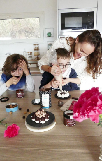 Création culinaire meringues chocolat noir