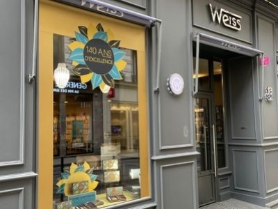 Les vitrines à l'image des 140 ans de la chocolaterie